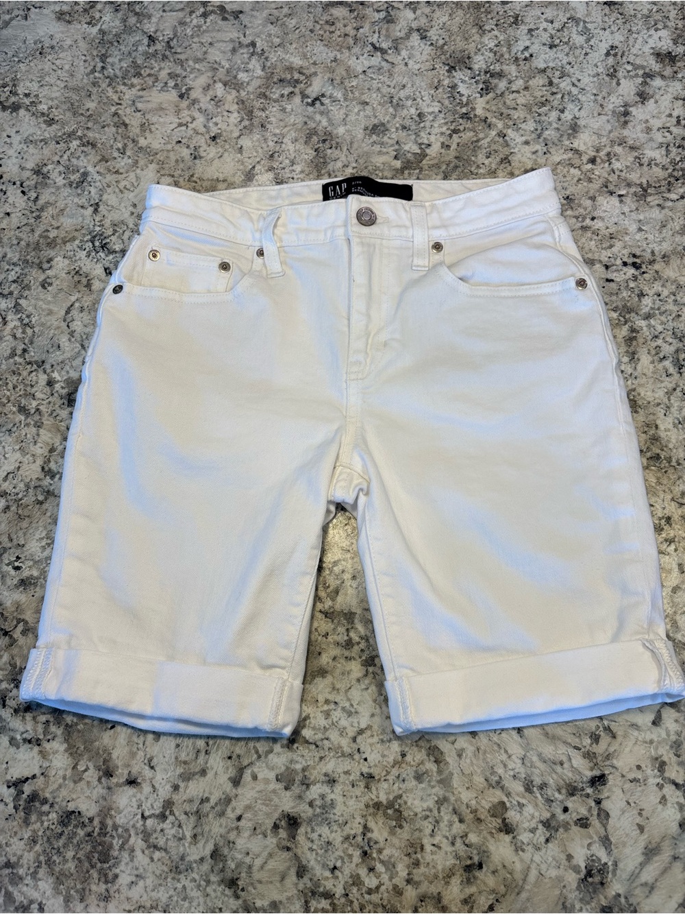 GAP White Denim Bermuda Shorts – Size 2/26